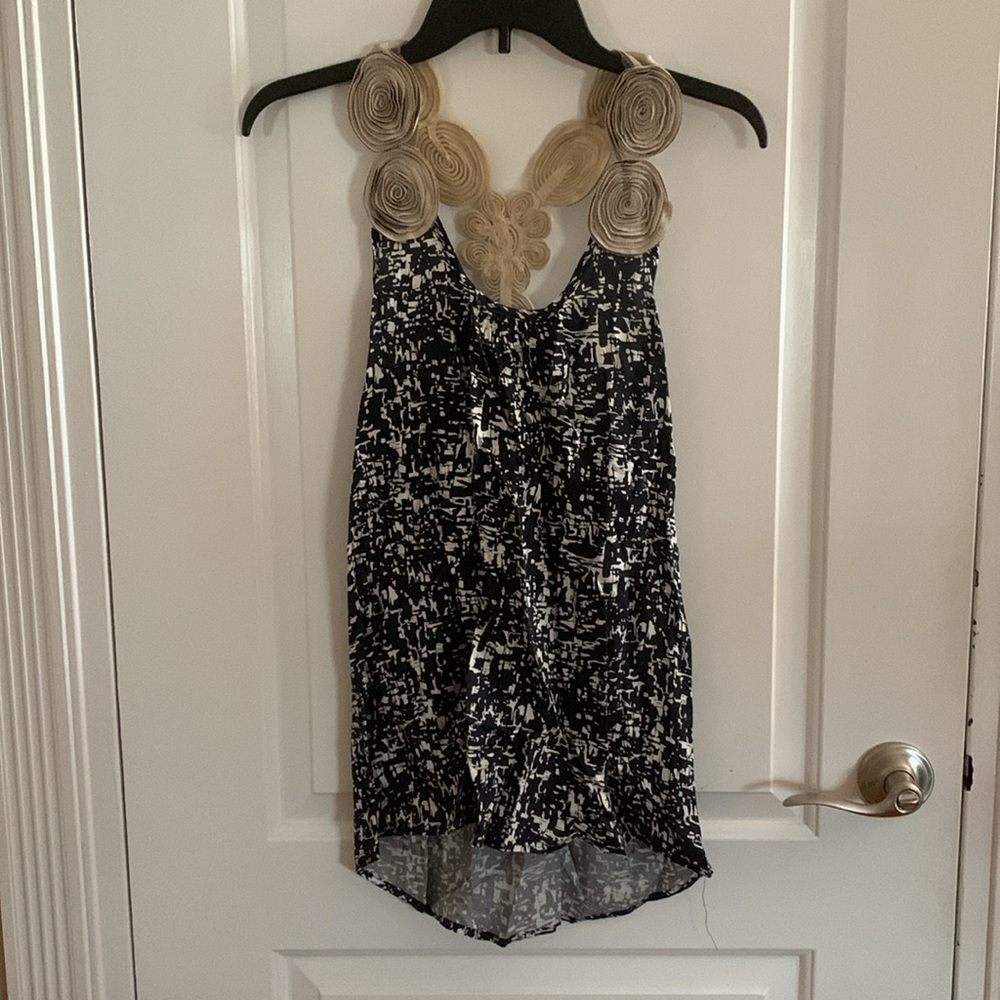 Bee Stitched Black and White Sleeveless Top